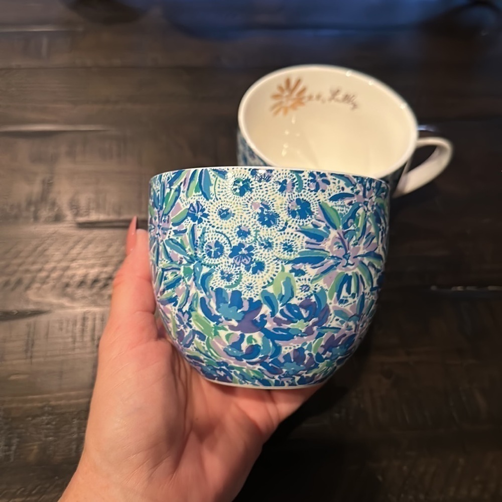 Lilly Pulitzer Tiger XX Lily Blue Floral Two 12oz Coffee Mugs Tea Cups Collector - Picture 10 of 16